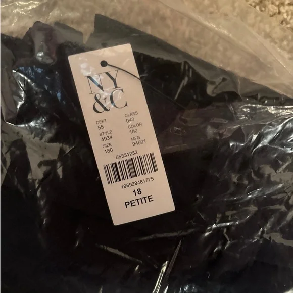 New York and Company Capri Pants - Picture 2 of 4